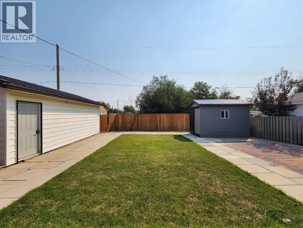 5122 5th Street W Property Photo 33