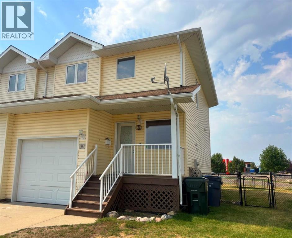 11 Northlands Crescent Ne Property Photo 1