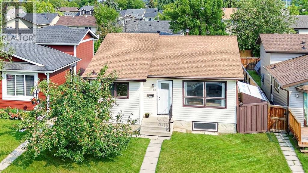 40 River Valley Crescent Se Property Photo 1
