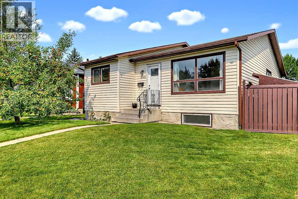 40 River Valley Crescent SE Property Photo 1