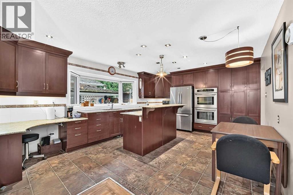728 Willacy Drive Se Property Photo 2