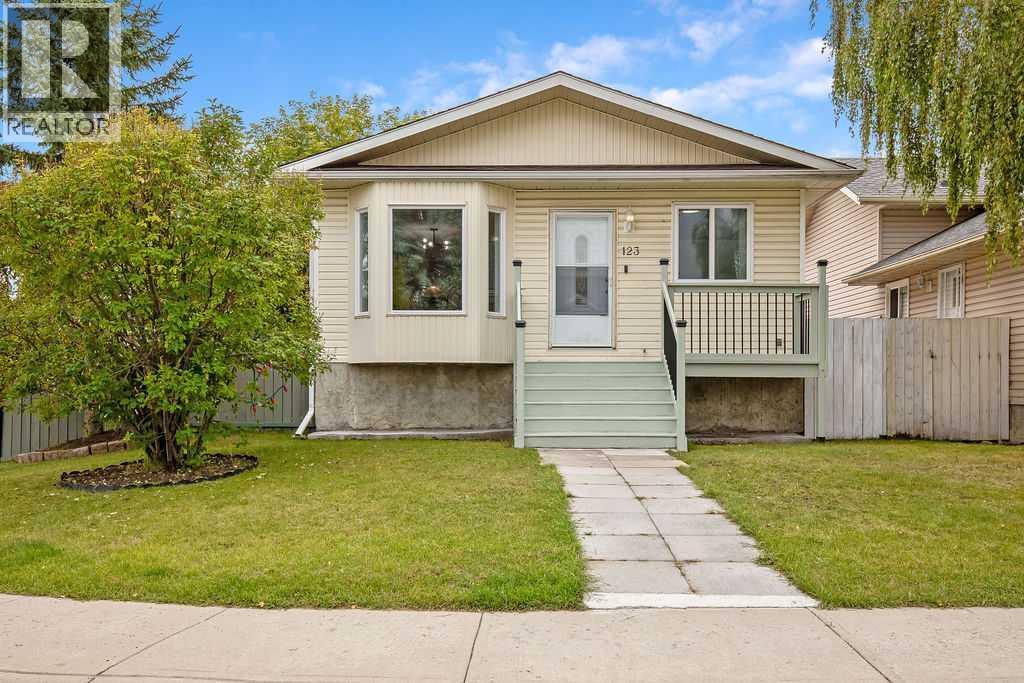 123 Shawglen Rise Sw Property Photo 1