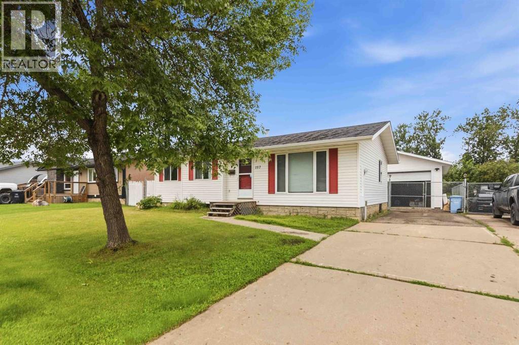 157 Rogers Crescent Property Photo 1