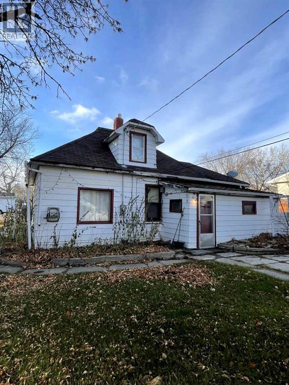 5123 50 Street Property Photo 1