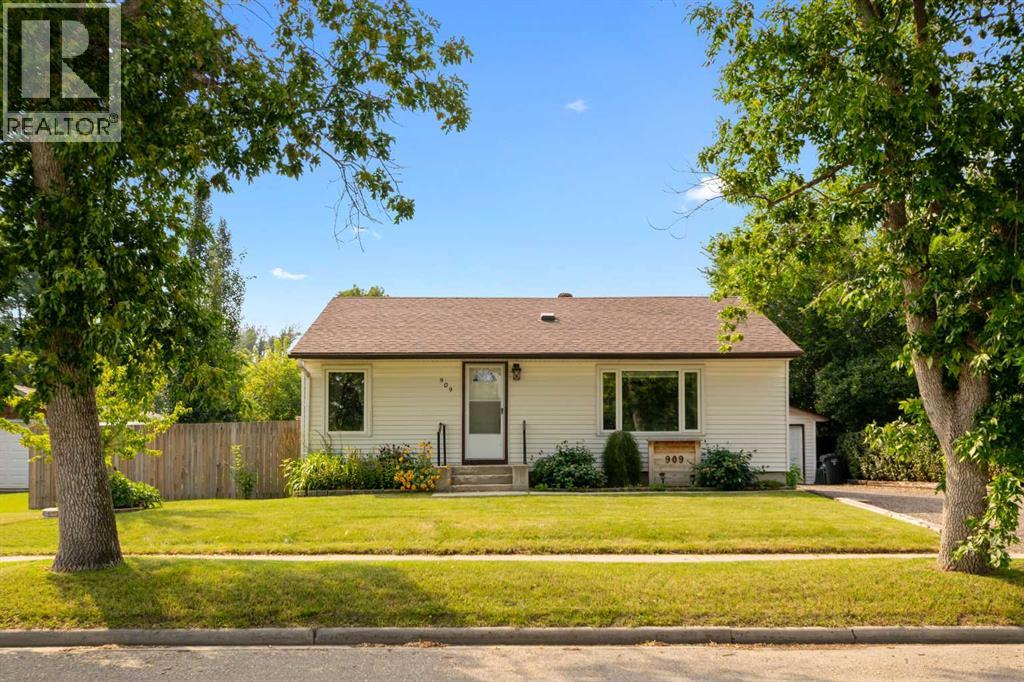 909 6 Street Sw Property Photo 1