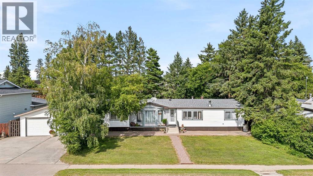 5024 49 Avenue Photo de la propriété 1