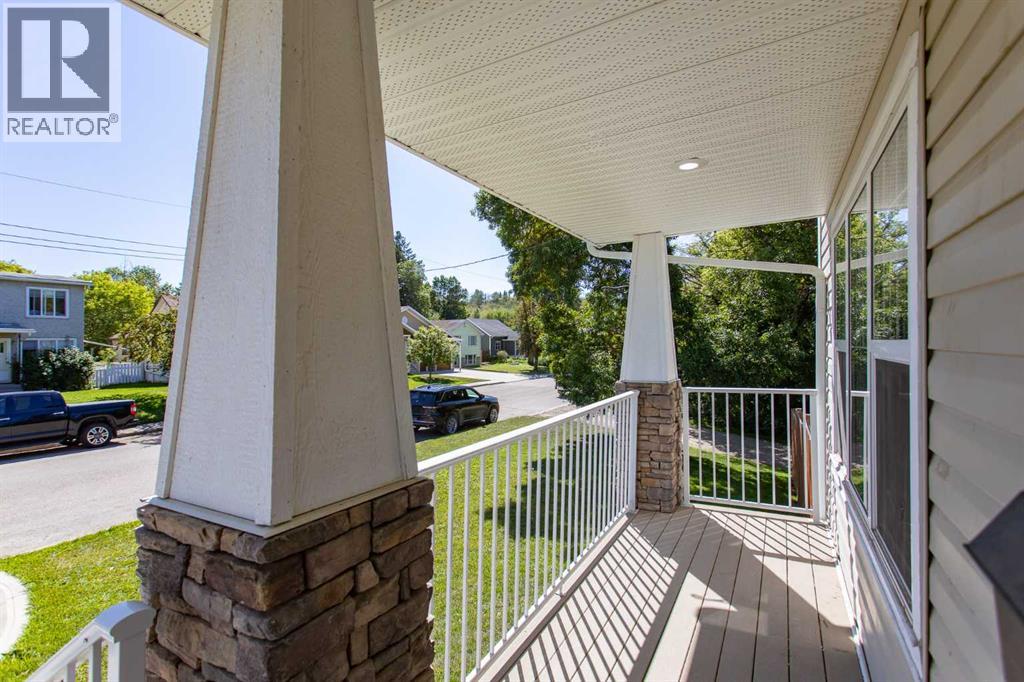 5324 44 Avenue Property Photo 3