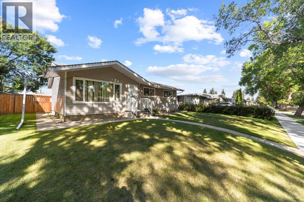 4604 61 Street Property Photo 1