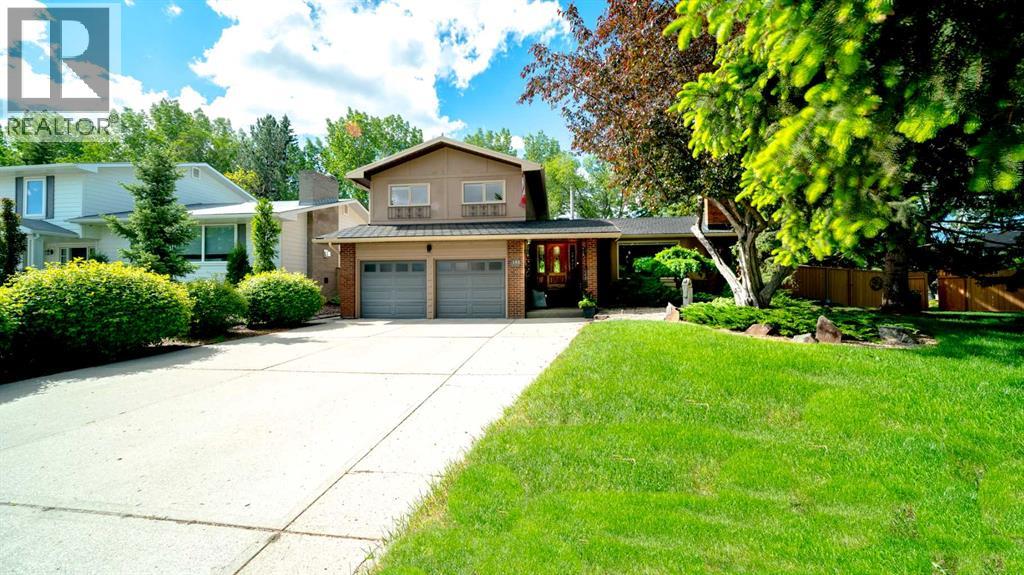 152 Mapleburn Drive Se Property Photo 1