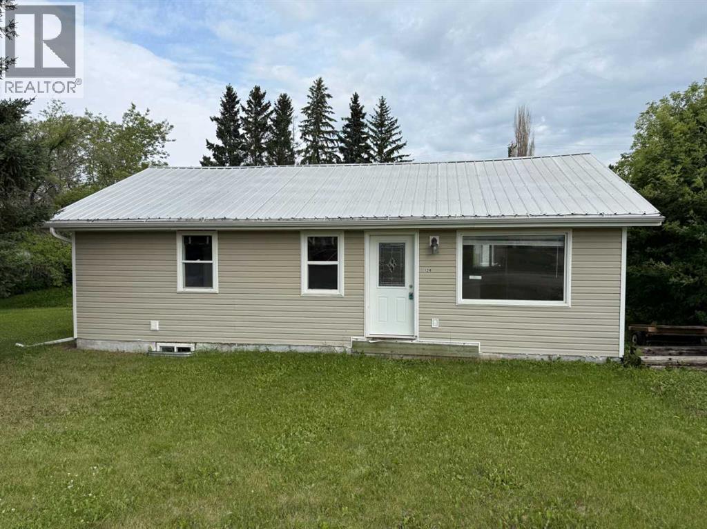126 3rd Street W Property Photo 1