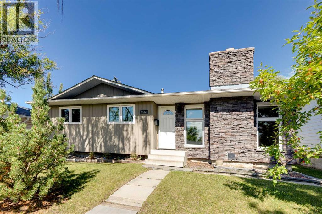 1307 56 Avenue Nw Property Photo 2