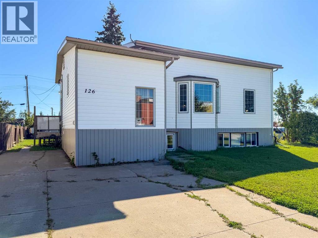 126 3 Street Se Property Photo 1