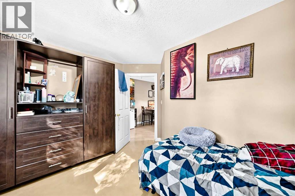 7616 23 Street Se Property Photo 14