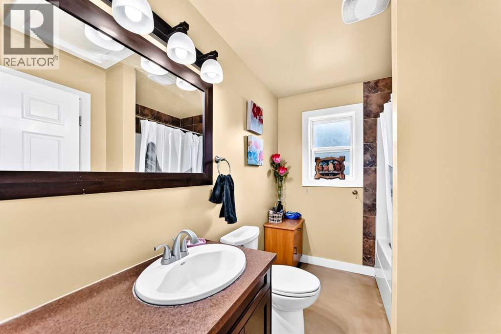 7616 23 Street Se Property Photo 15