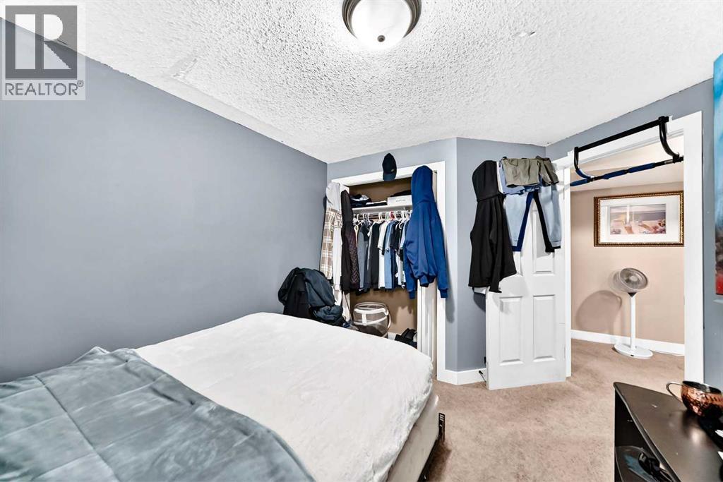 7616 23 Street Se Property Photo 16