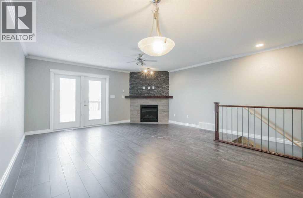 5215 52 Street Property Photo 7