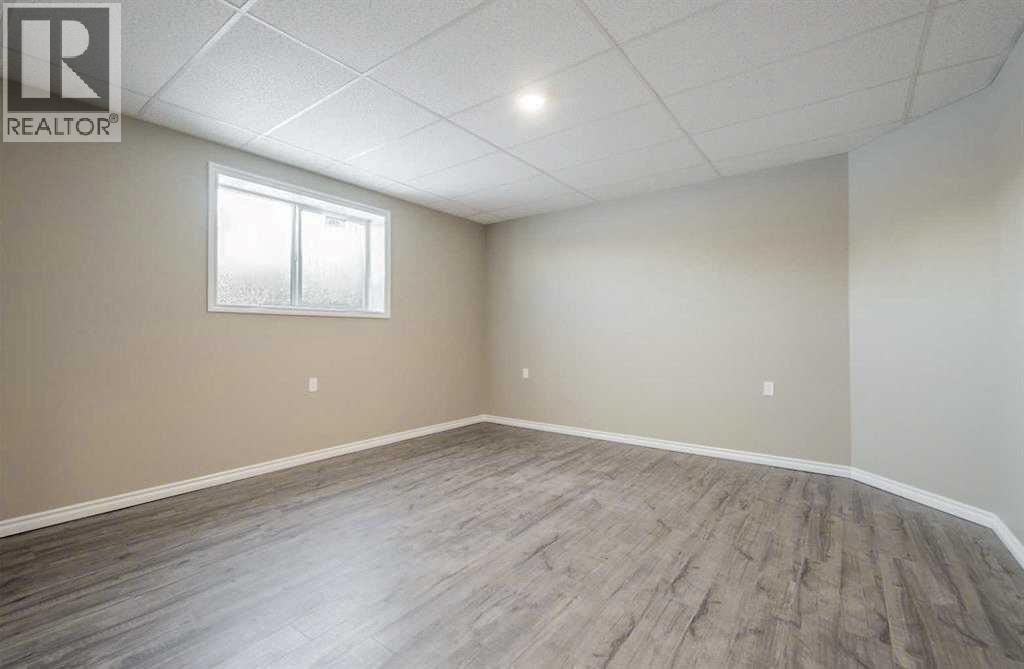 5215 52 Street Property Photo 17