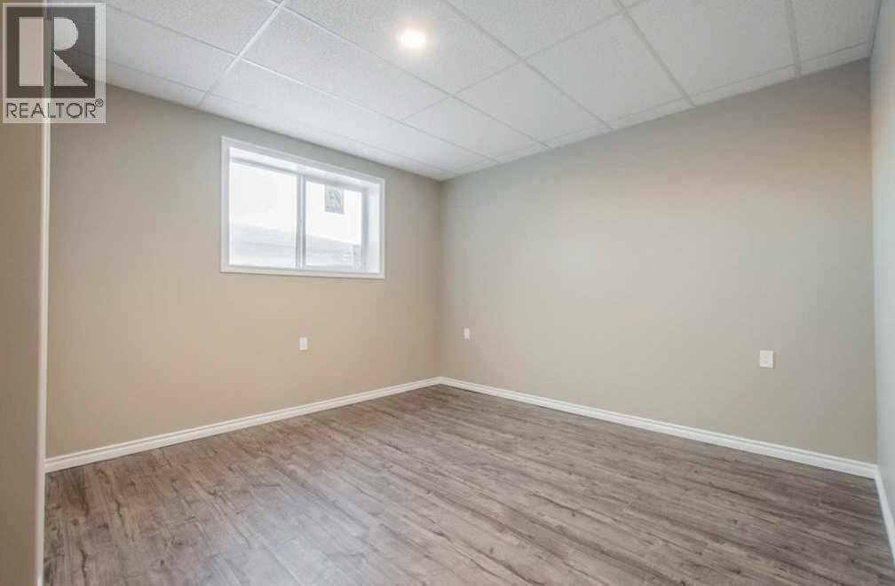 5215 52 Street Property Photo 20