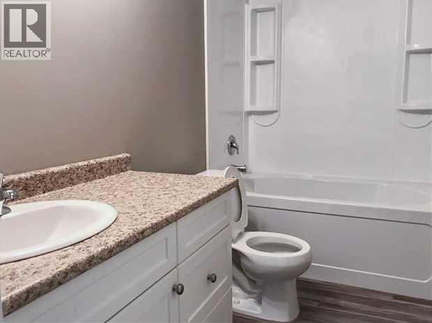 5215 52 Street Property Photo 44