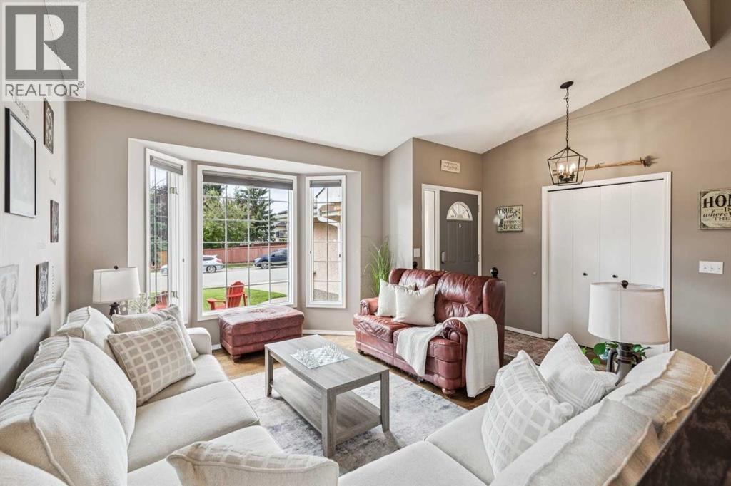 190 Mt Robson Close Se Property Photo 3