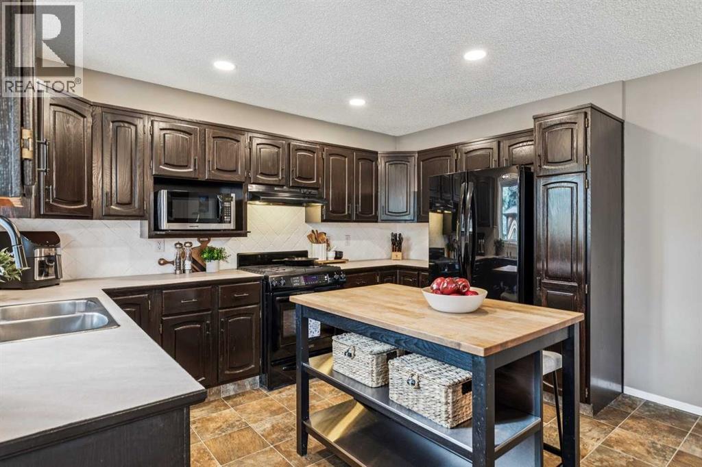 190 Mt Robson Close Se Property Photo 7