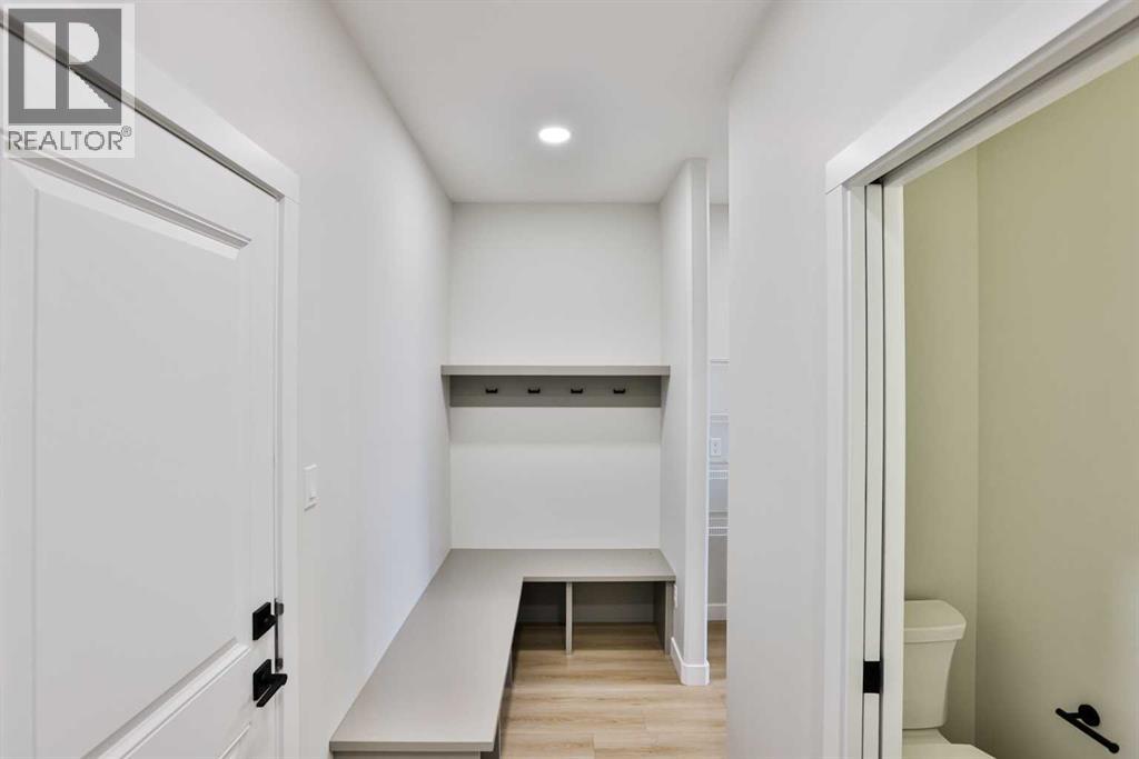 877 Devonia Circle W Property Photo 4