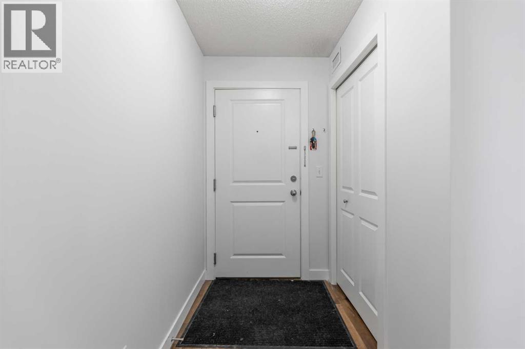 195 Kincora Glen Road Property Photo 3
