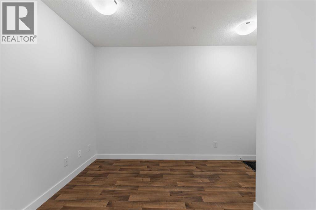 195 Kincora Glen Road Property Photo 4