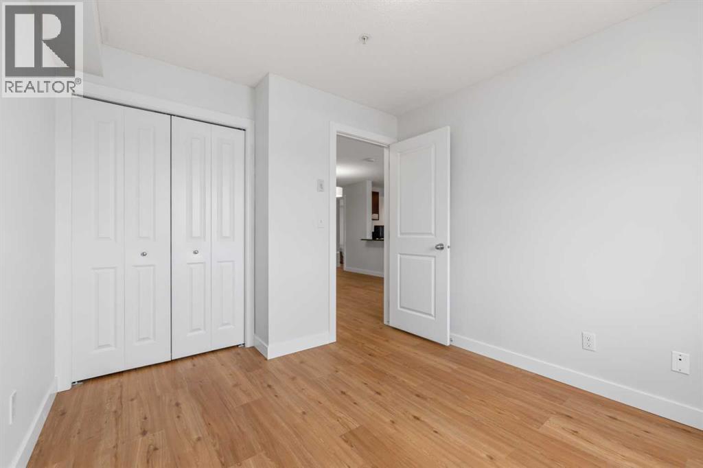 195 Kincora Glen Road Property Photo 7