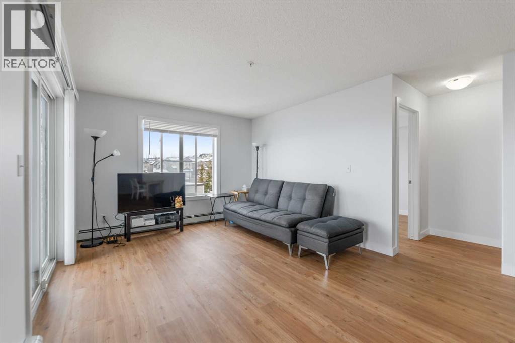 195 Kincora Glen Road Property Photo 13