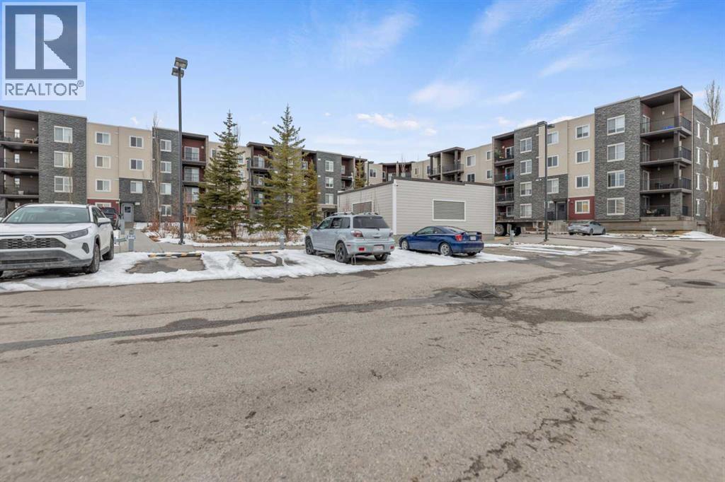195 Kincora Glen Road Property Photo 33