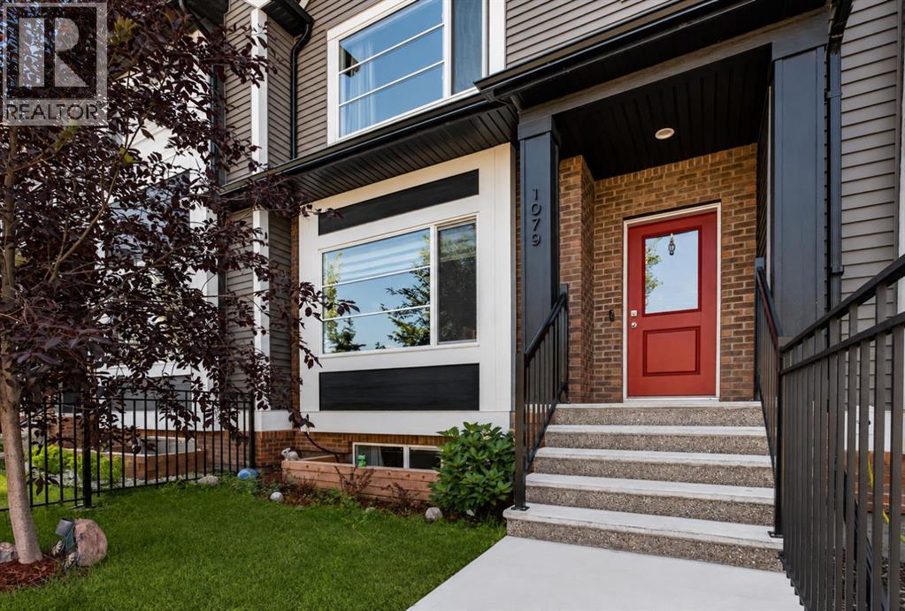 1079 Lanark Boulevard Se Property Photo 3