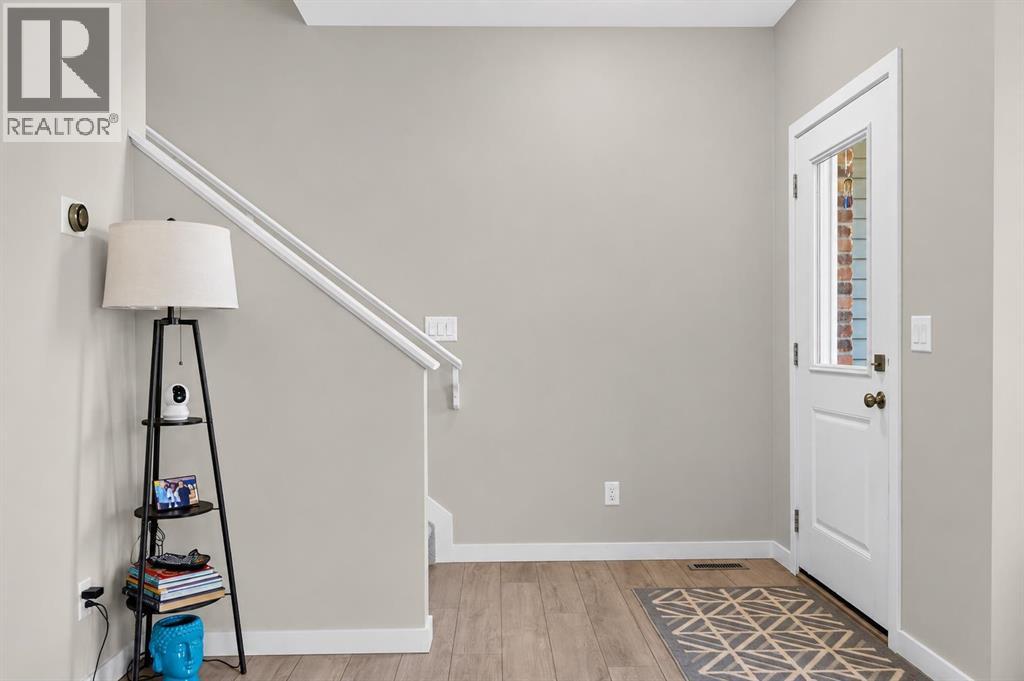 1079 Lanark Boulevard Se Property Photo 4