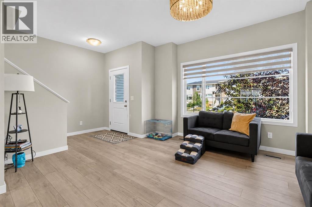 1079 Lanark Boulevard Se Property Photo 6
