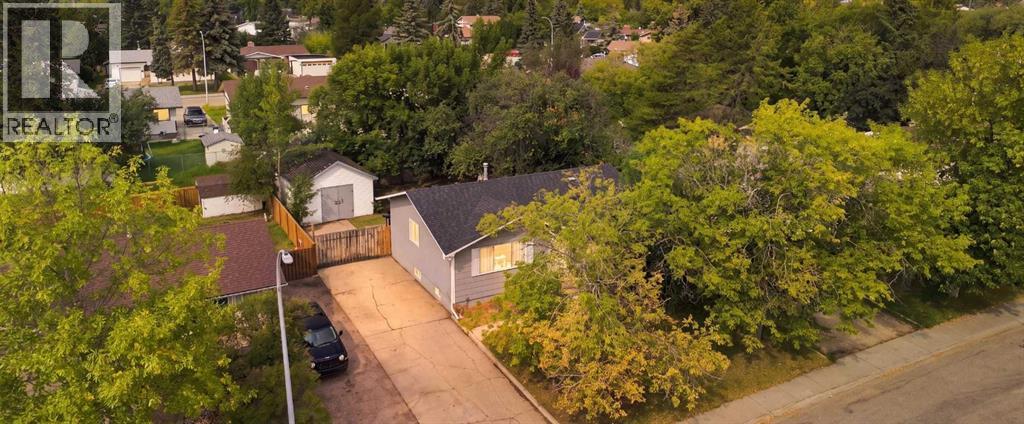 9822 80 Avenue Property Photo 1