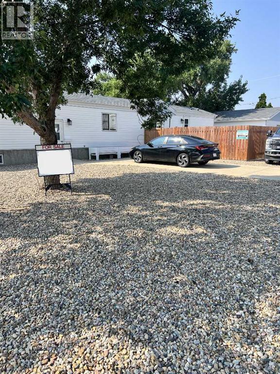 602 7 Street Se Property Photo 3