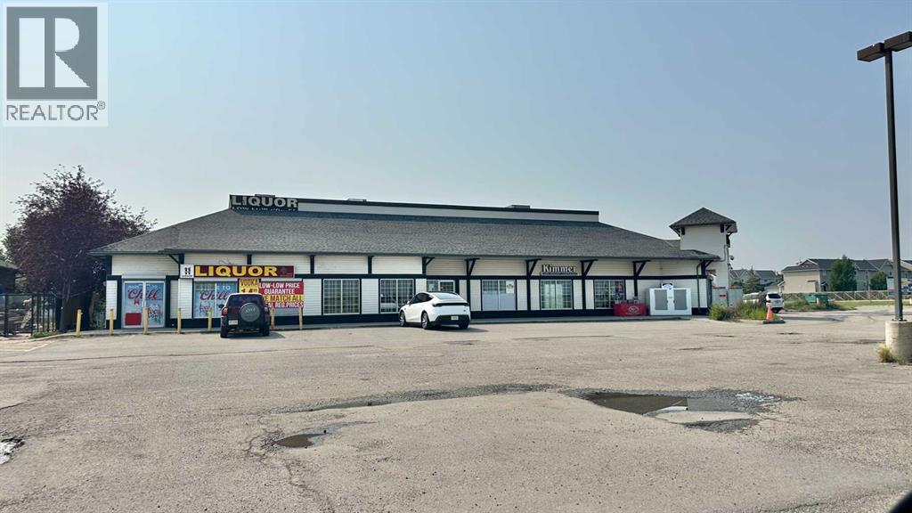 708 Centre Street Northeast Property Photo 1