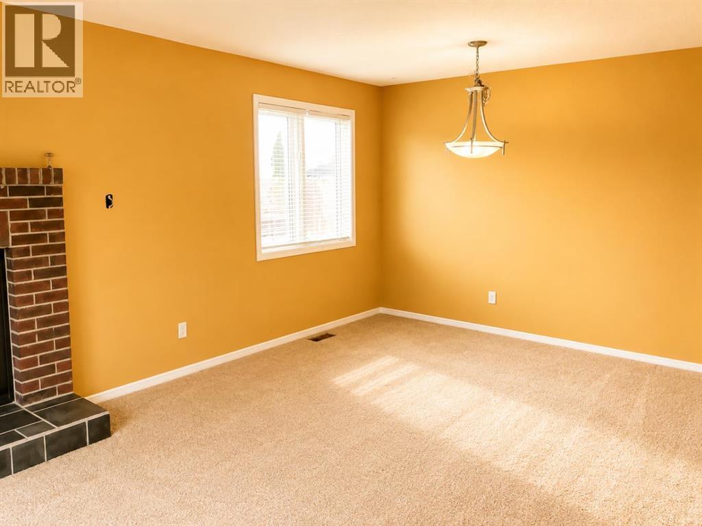 5 Hillside Crescent Property Photo 2
