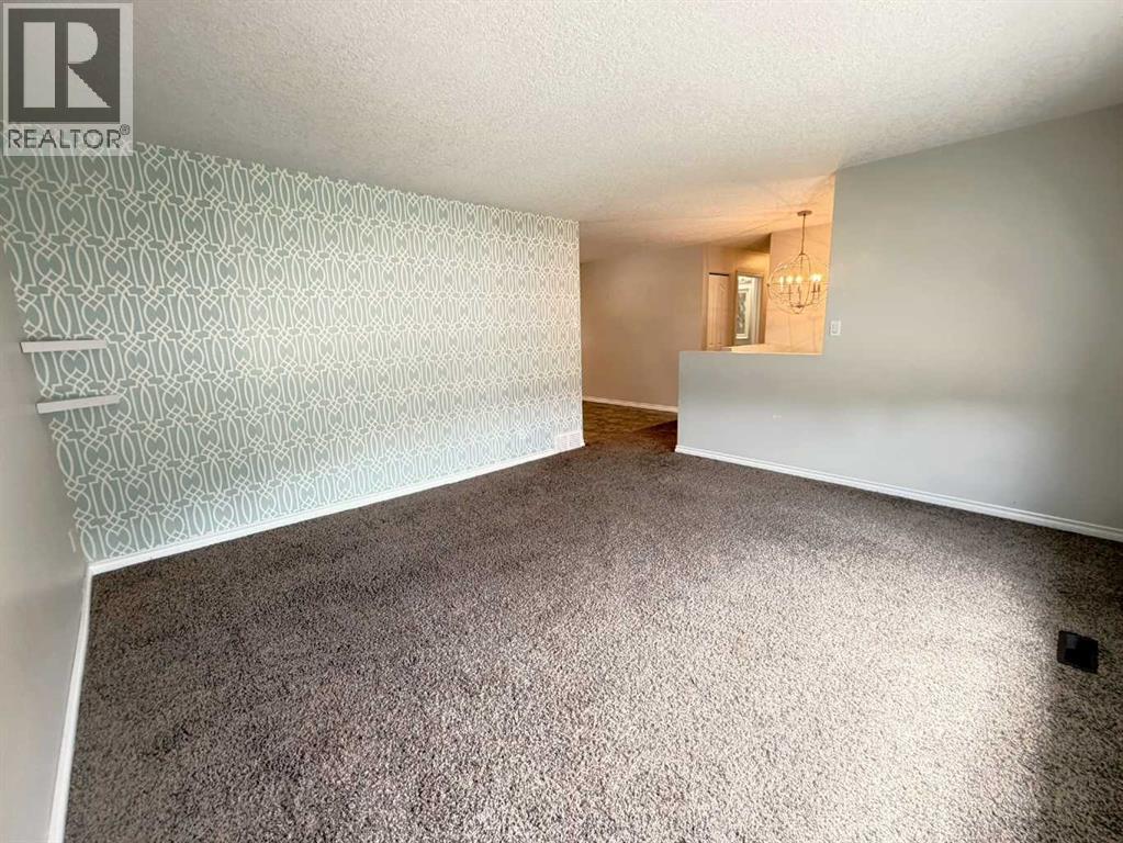 298 Mountain Street Property Photo 4