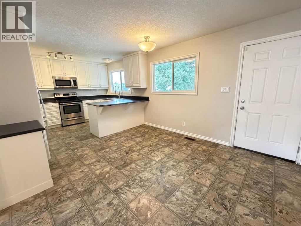 298 Mountain Street Property Photo 5
