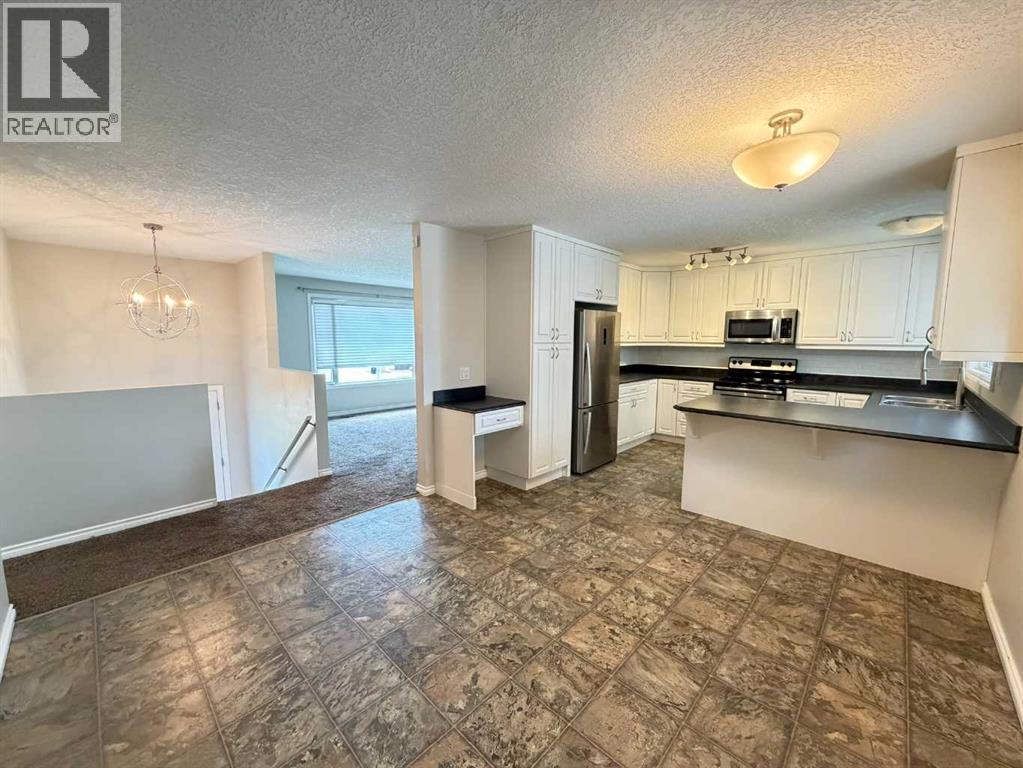 298 Mountain Street Property Photo 6