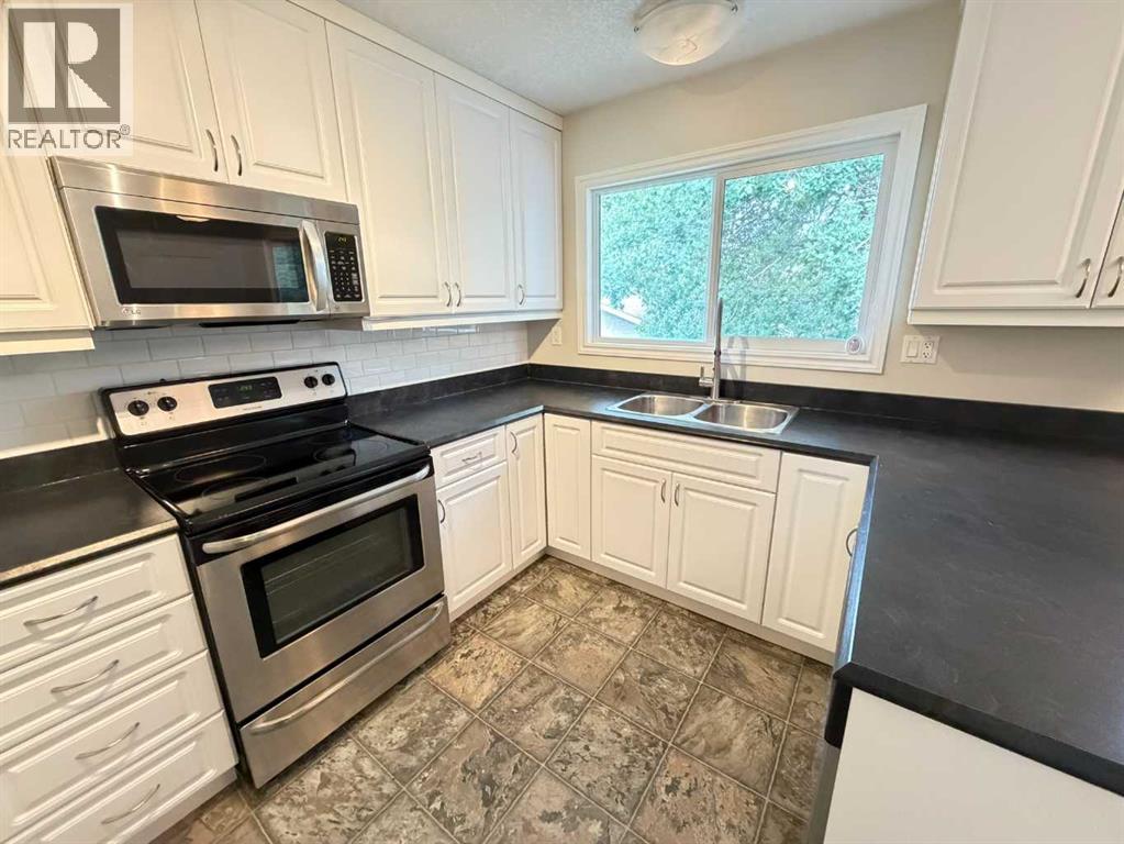 298 Mountain Street Property Photo 9