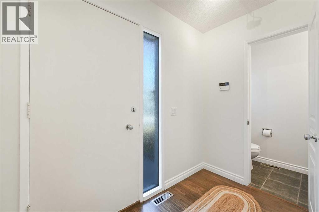 2815 Palliser Drive Southwest Property Photo 5