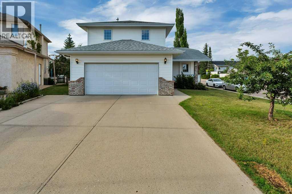 83 Lawrence Crescent Property Photo 1