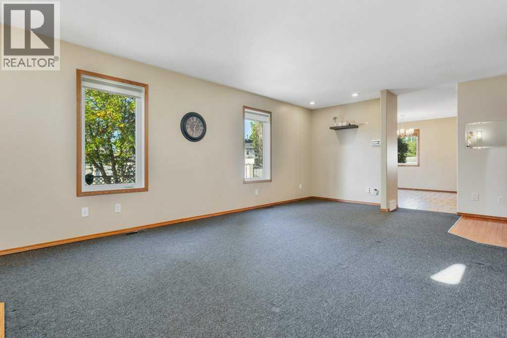 83 Lawrence Crescent Property Photo 11