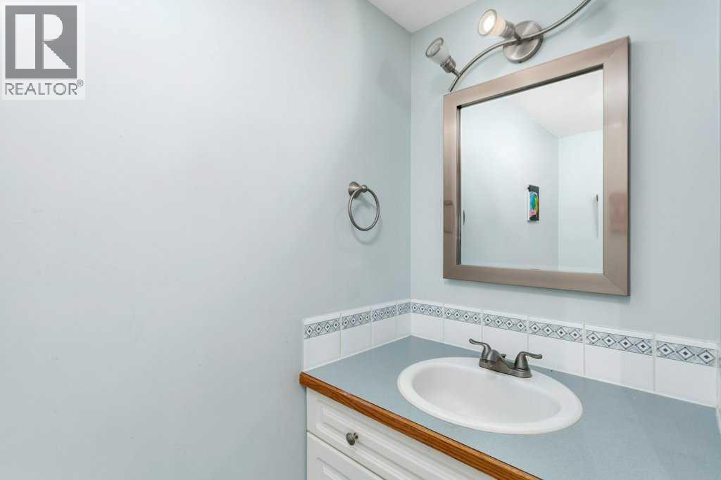 83 Lawrence Crescent Property Photo 20