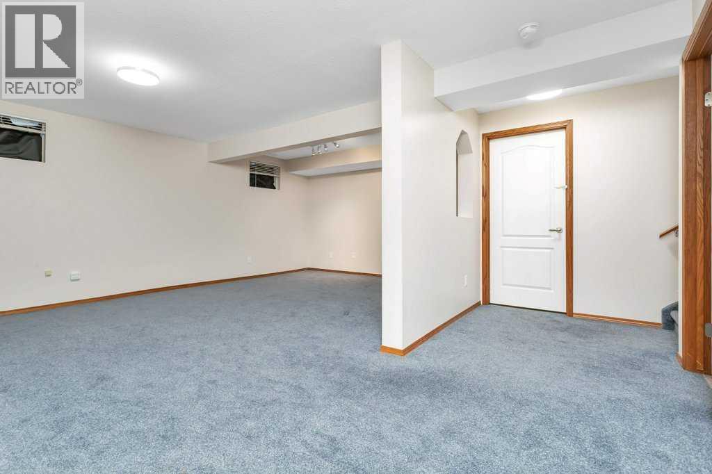 83 Lawrence Crescent Property Photo 34
