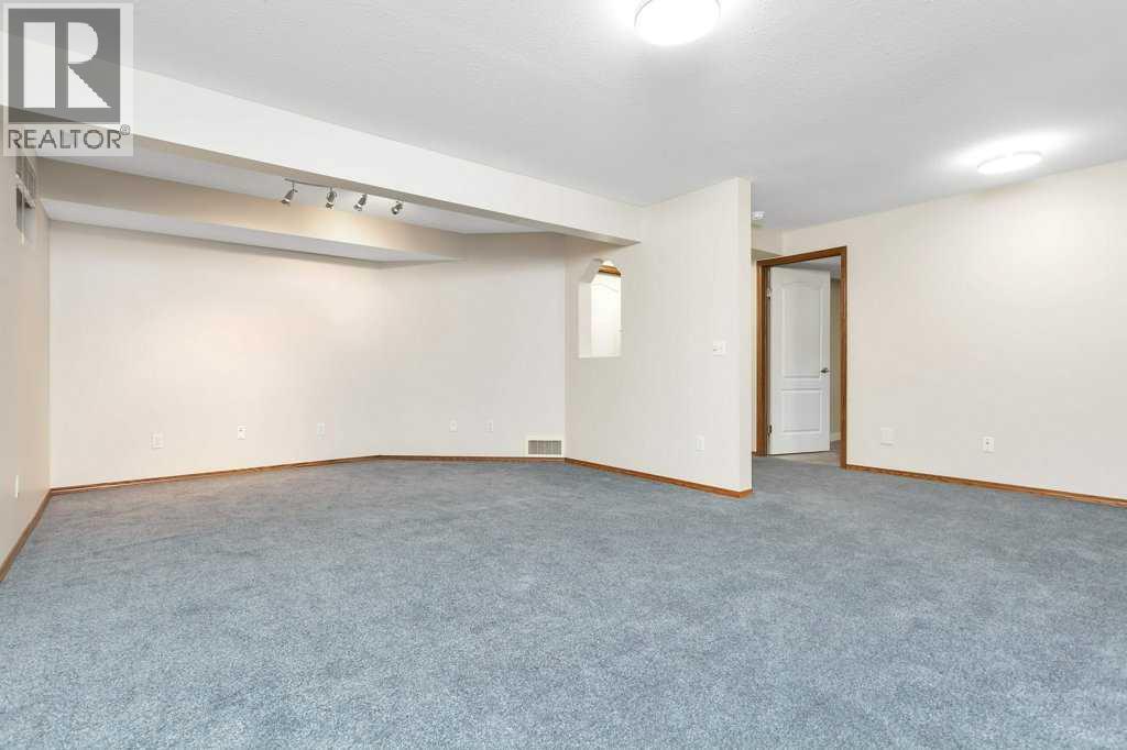 83 Lawrence Crescent Property Photo 35