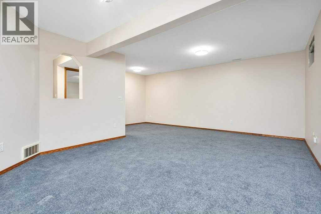 83 Lawrence Crescent Property Photo 36