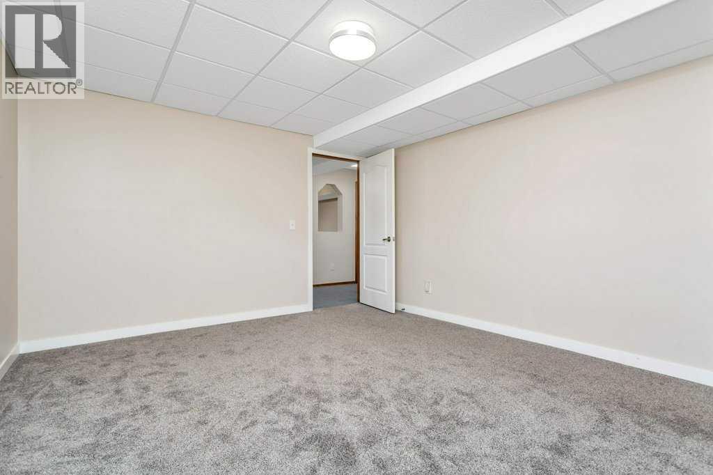 83 Lawrence Crescent Property Photo 38